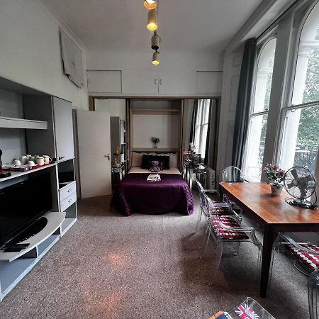 Hyde Park Studio Has Private Balcony With Tranquil Garden View Londen Buitenkant foto